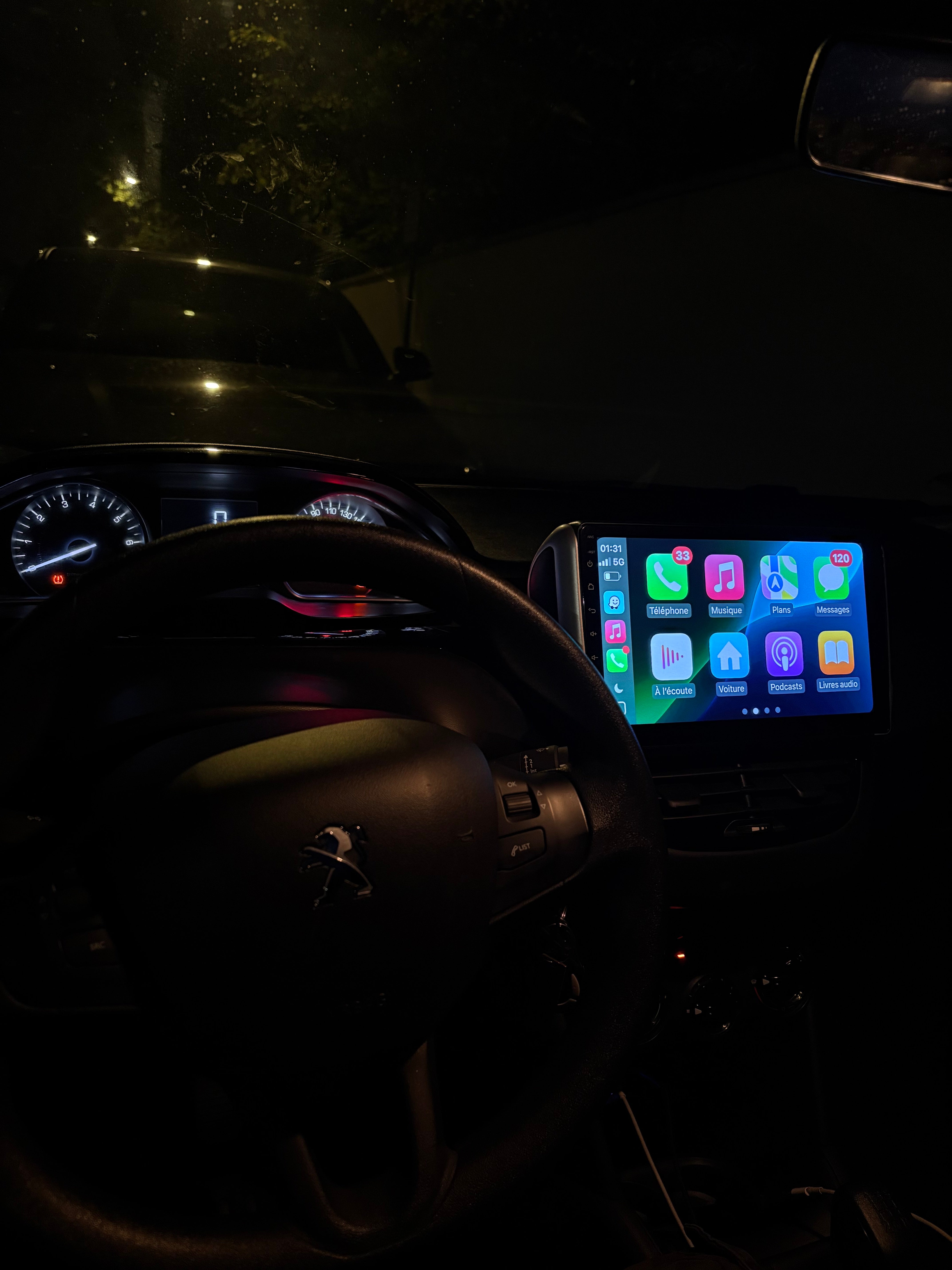 Installation à domicile écran CarPlay Android Auto et caméra de recul