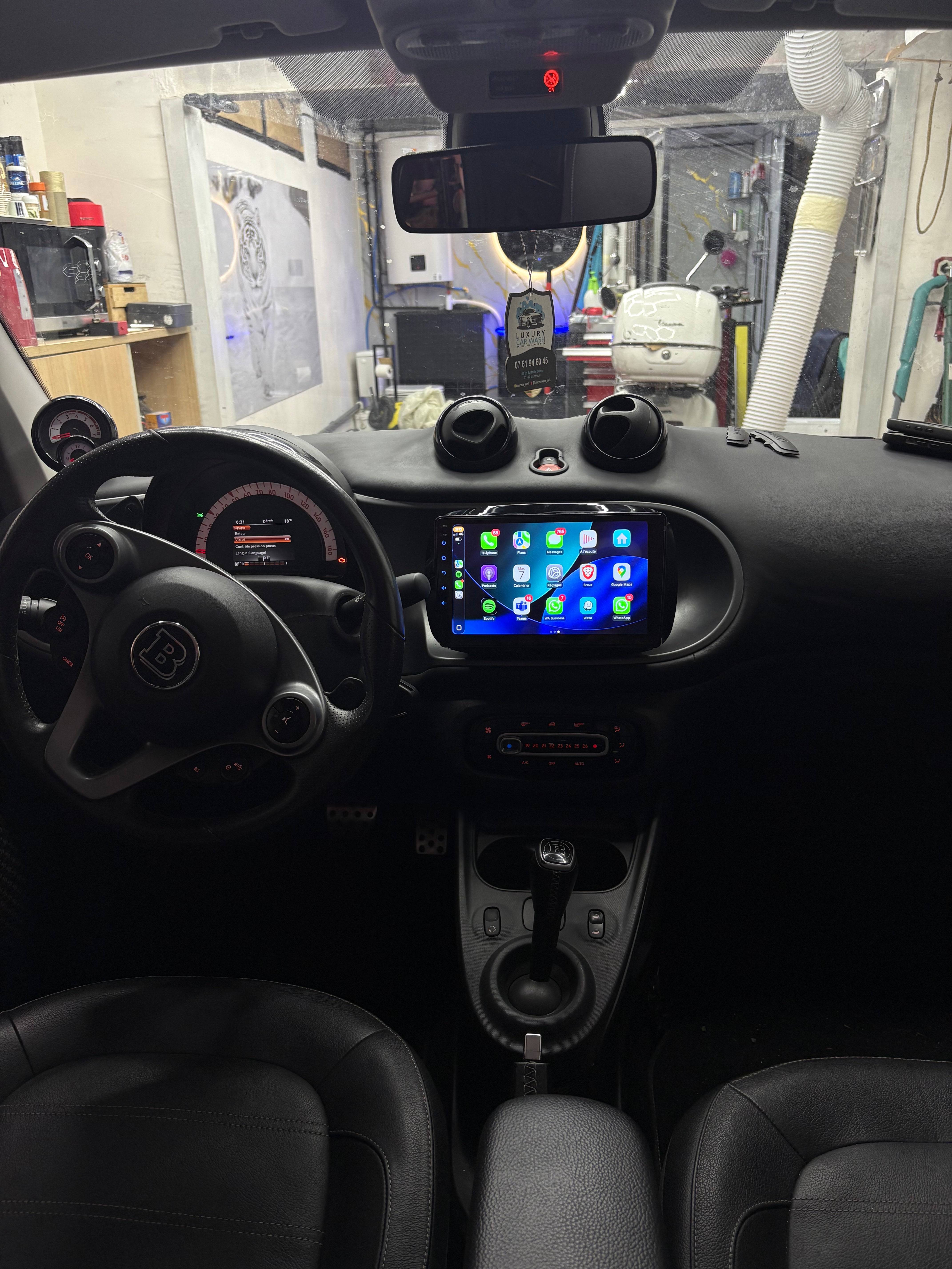 Installation à domicile écran CarPlay Android Auto et caméra de recul