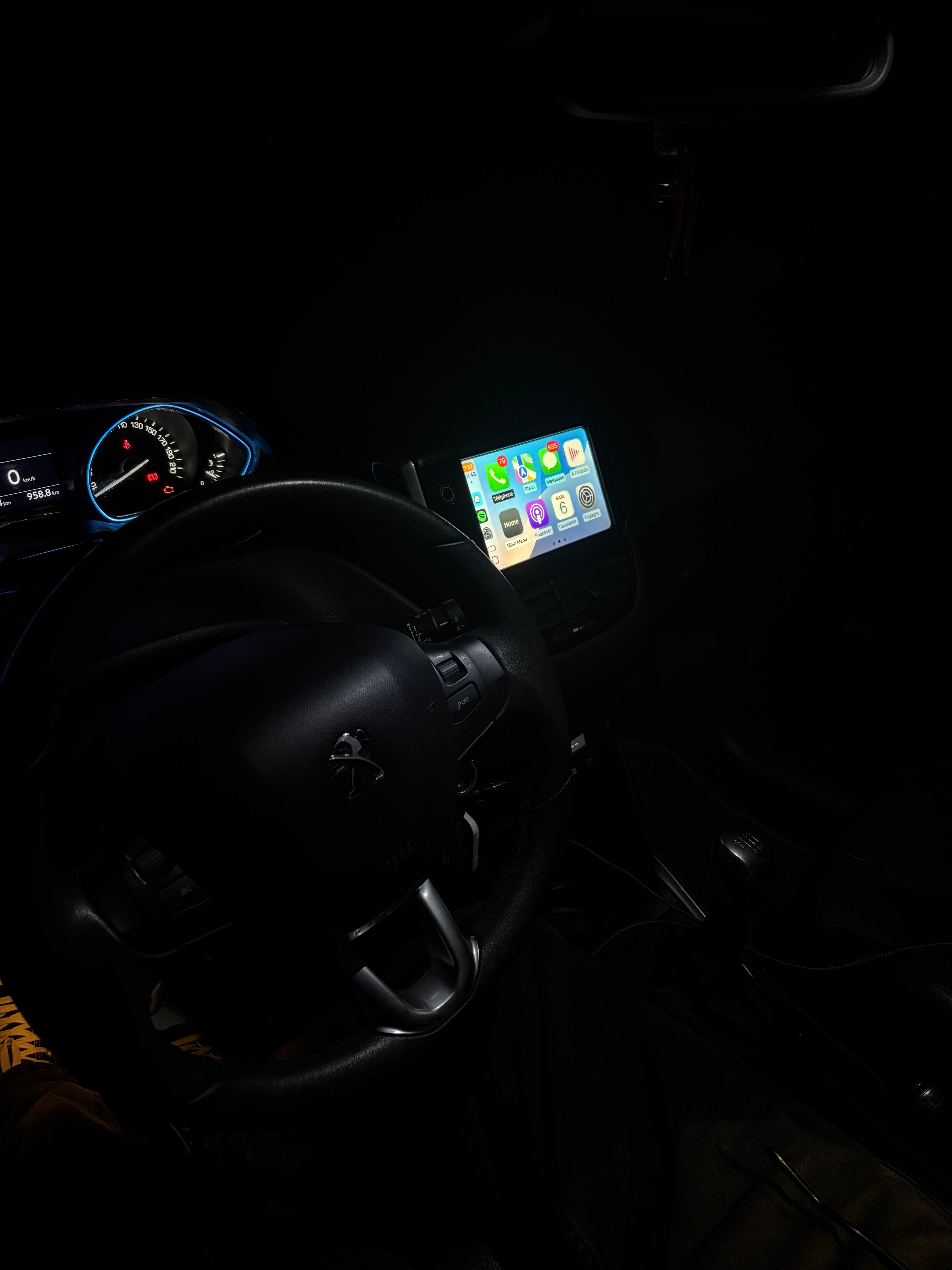 Installation à domicile écran CarPlay Android Auto et caméra de recul