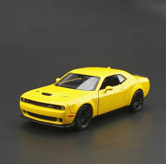 Miniature Dodge Challenger 1:24 - Povcars