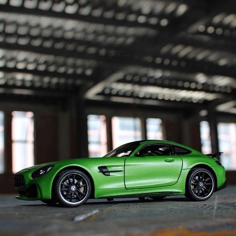 Miniature Mercedes AMG GTR 1:24 - Povcars