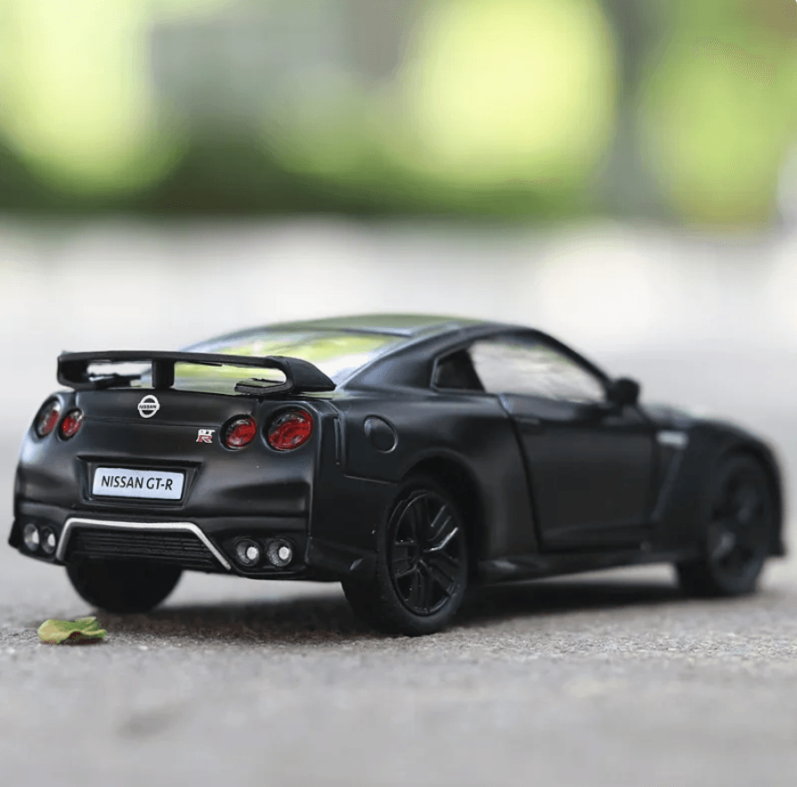 Miniature Nissan GT-R R35 1:36 - Povcars