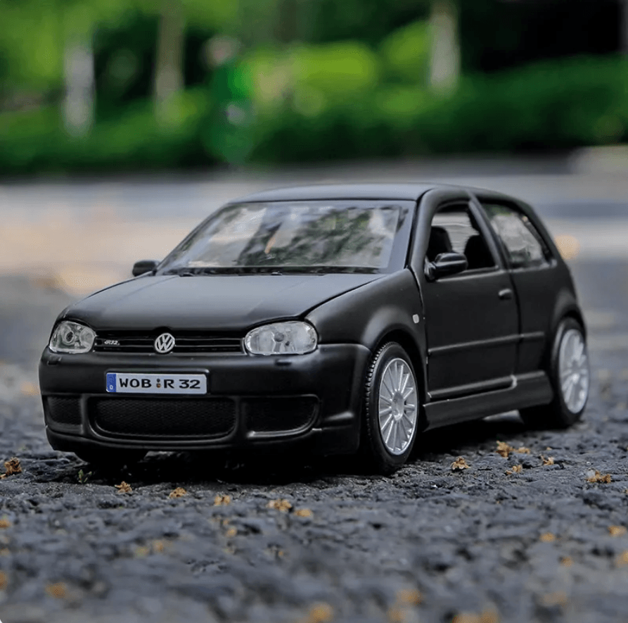 Diecast Volkswagen Golf R32 1 24