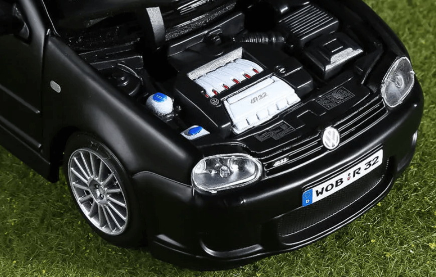 Miniature Volkswagen Golf R32 1:24 - Povcars