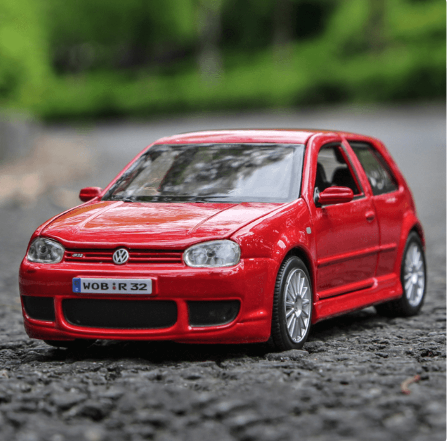 Miniature Volkswagen Golf R32 1:24 - Povcars