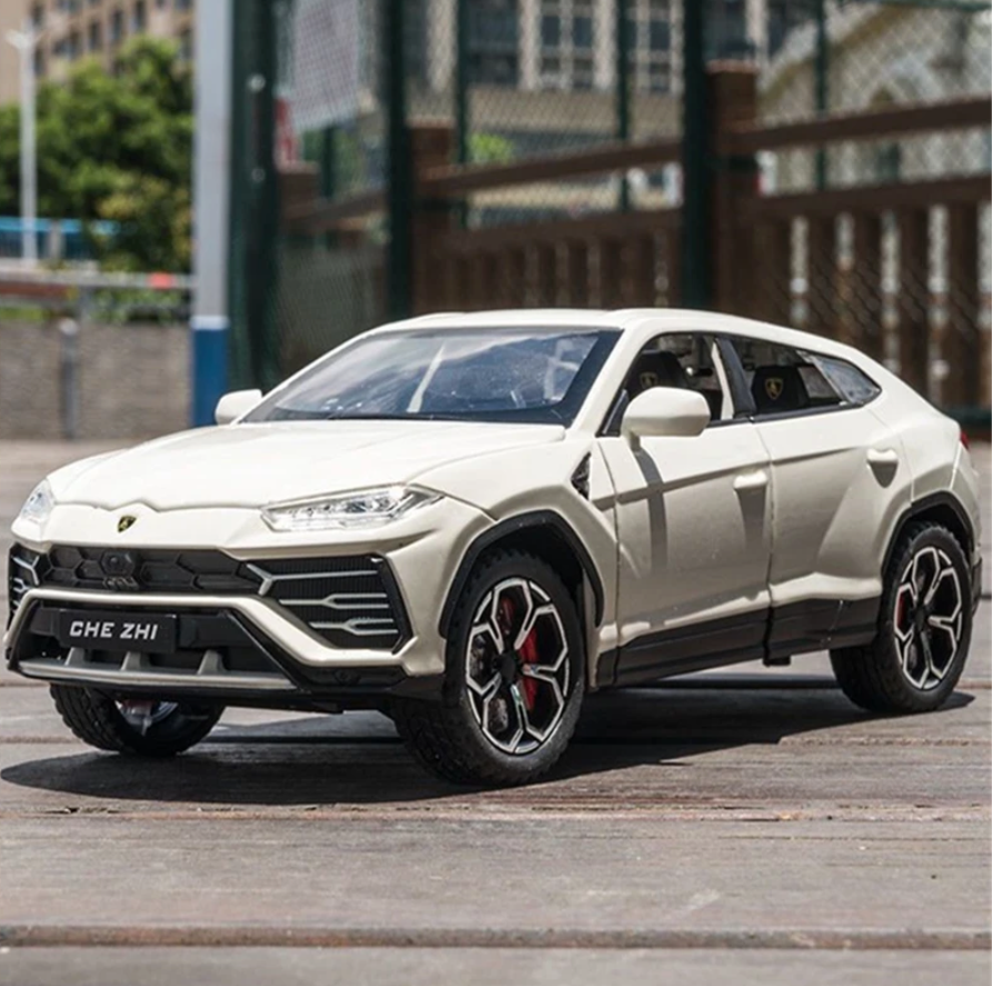 Miniature Lamborghini Urus 1:24 - Povcars