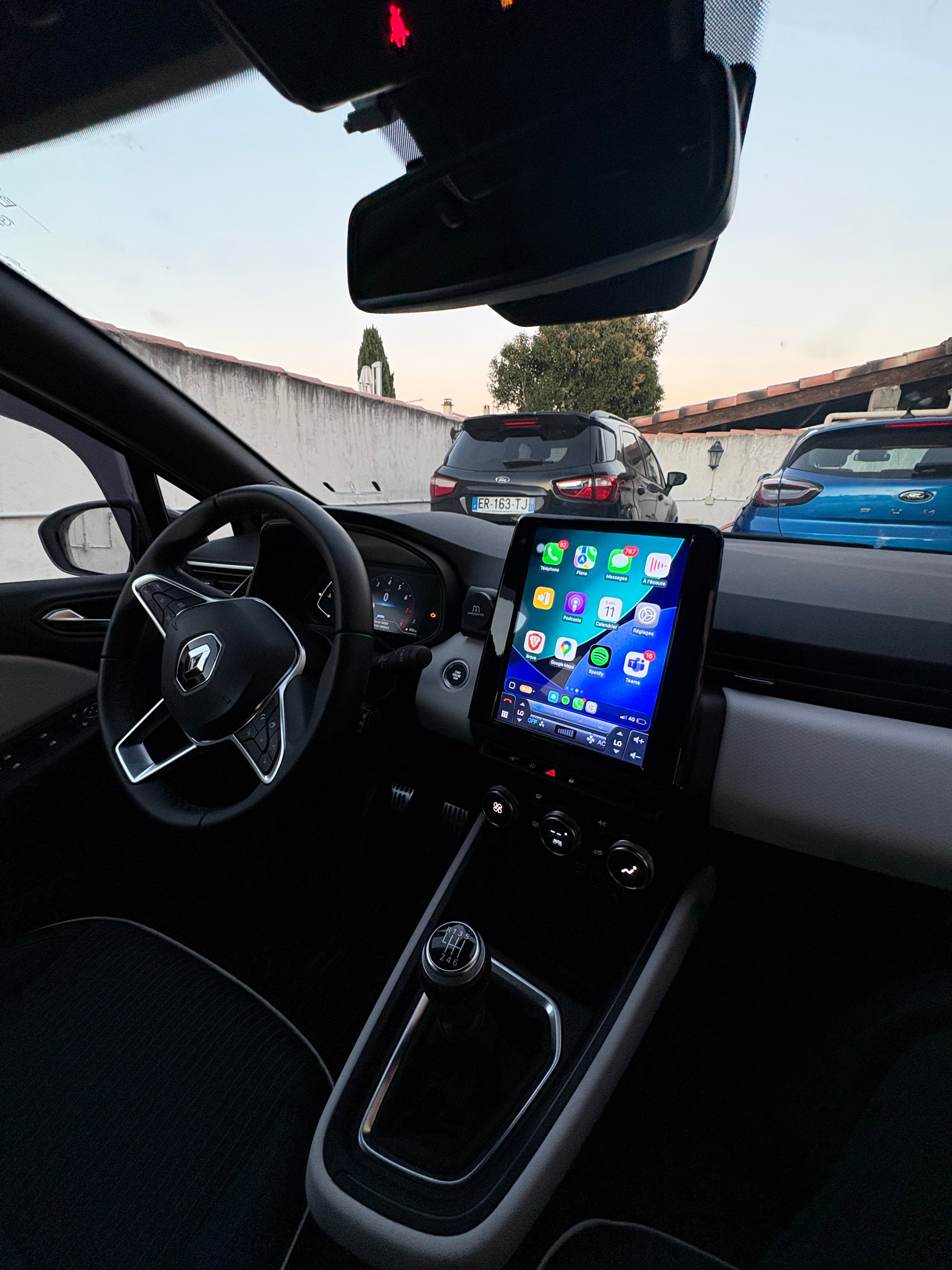 Installation à domicile écran CarPlay Android Auto et caméra de recul