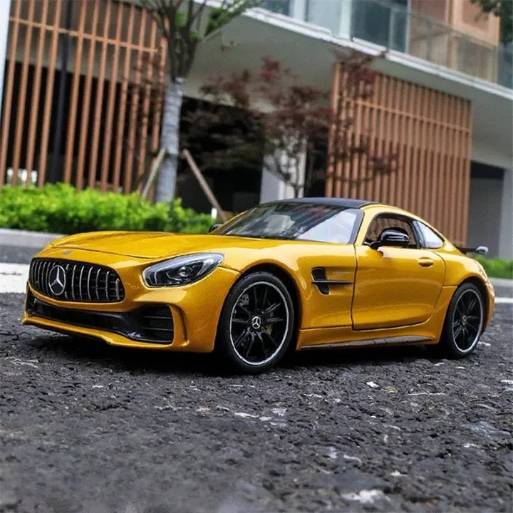 Miniature Mercedes AMG GTR 1:24 - Povcars