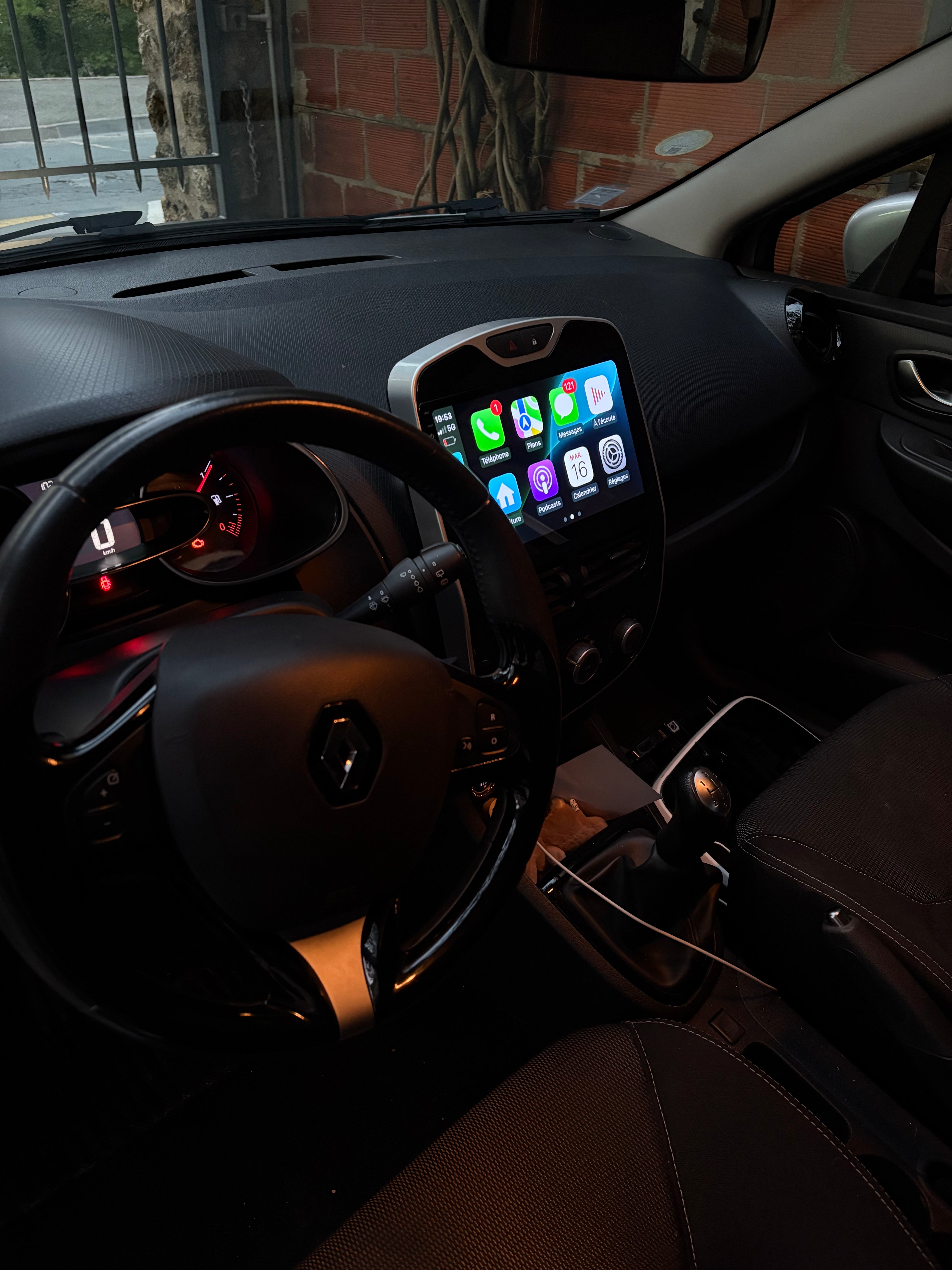 Installation à domicile écran CarPlay Android Auto et caméra de recul