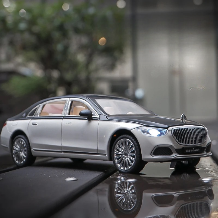 MINIATURE MERCEDES-MAYBACH CLASSE S 680 1:24 - Povcars