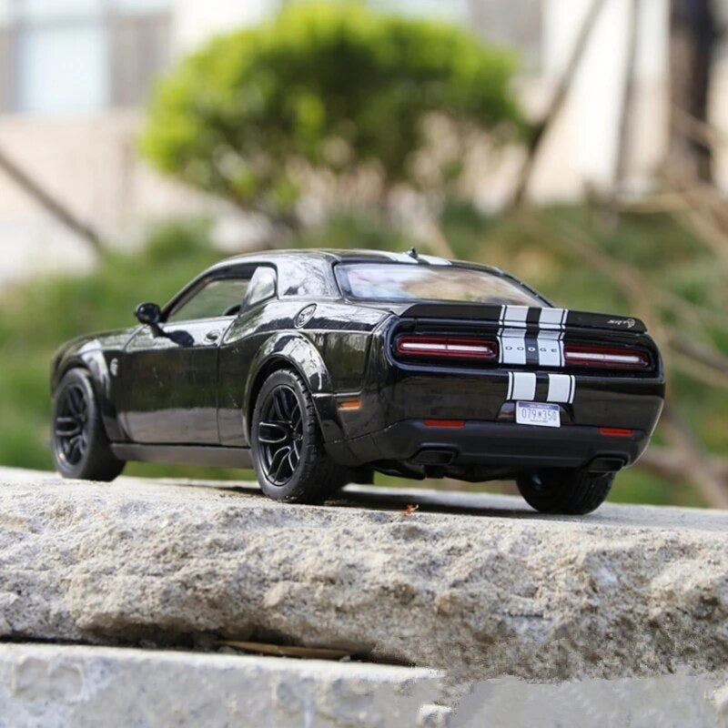 Miniature Dodge Challenger 1:24 - Povcars